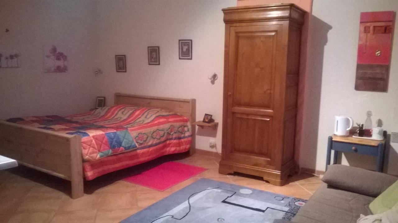 Le Hameau Aux Escargots Bed and Breakfast Bernon Kamer foto
